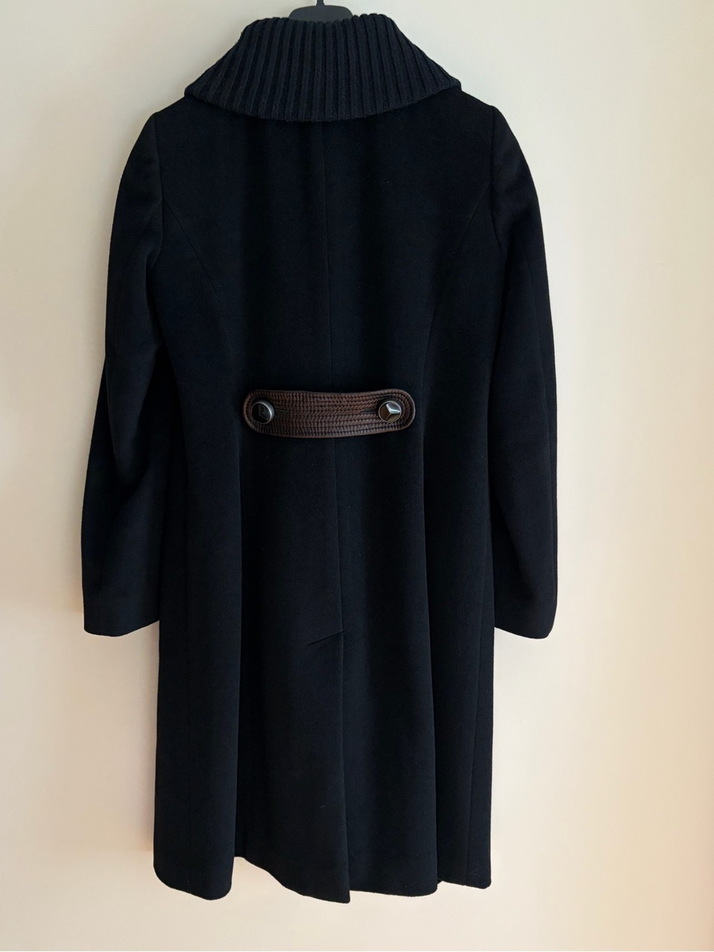 Raffinati long black wool coat with leather trim - Picture 10 of 15